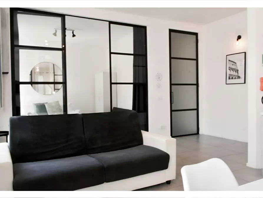 Immagine 2 di Appartamento in affitto  in Lungomare Paolo Toscanelli a Roma