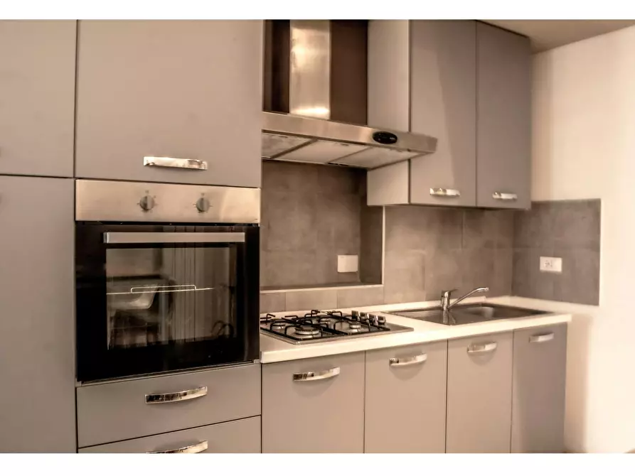 Immagine 2 di Appartamento in affitto  in Via Angelo Olivieri a Roma