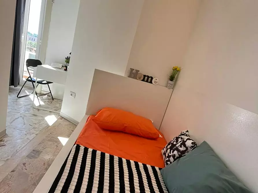 Immagine 4 di Camera in affitto  in Via Grazia Deledda a Cagliari