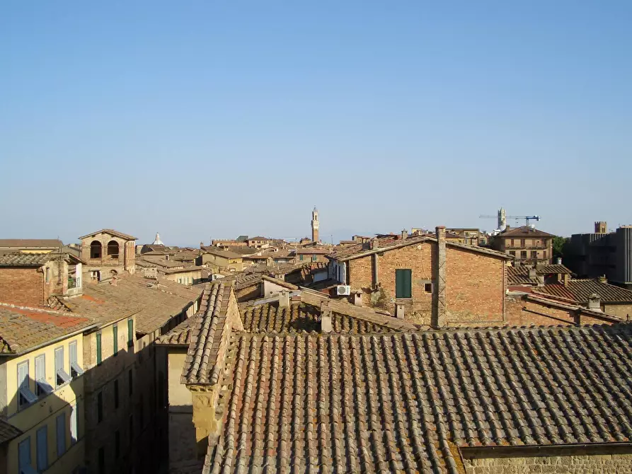 Immagine 3 di Camera in affitto  in Via Camollia a Siena