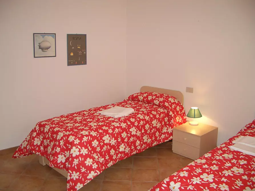 Immagine 6 di Camera in affitto  in Via Camollia a Siena