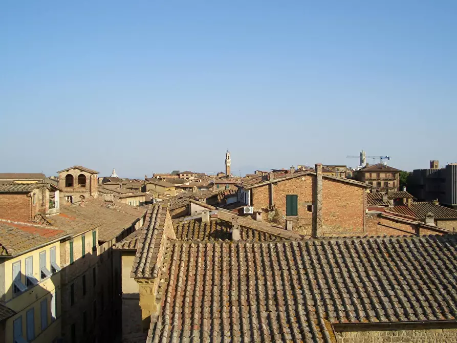 Immagine 3 di Camera in affitto  in Via Camollia a Siena