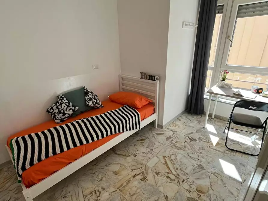 Immagine 3 di Camera in affitto  in Via Grazia Deledda a Cagliari