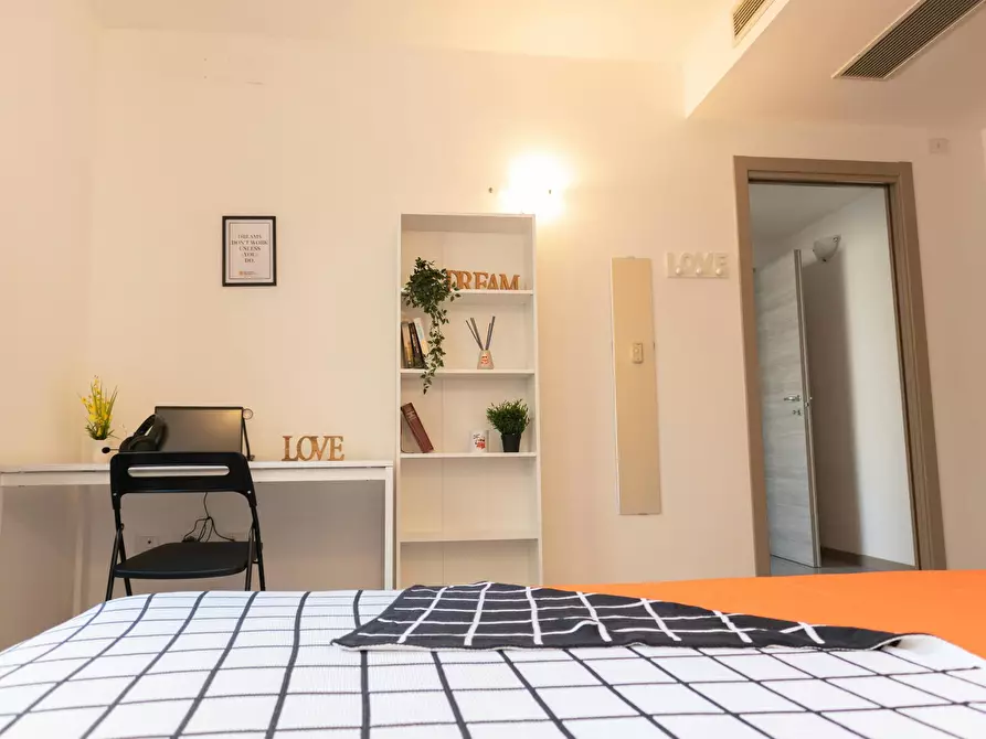 Immagine 4 di Camera in affitto  in Via Grazia Deledda a Cagliari