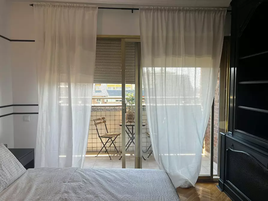 Immagine 6 di Camera in affitto  in Calle de Alfredo Marqueríe a Madrid