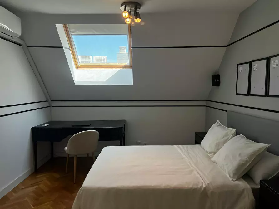 Immagine 2 di Camera in affitto  in Calle de Alfredo Marqueríe a Madrid