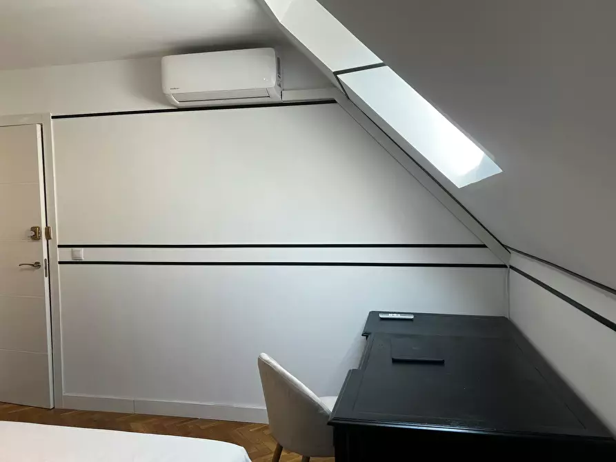 Immagine 5 di Camera in affitto  in Calle de Alfredo Marqueríe a Madrid