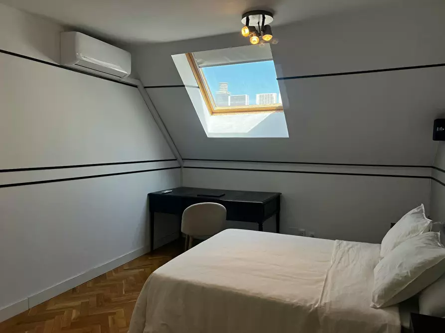 Immagine 3 di Camera in affitto  in Calle de Alfredo Marqueríe a Madrid