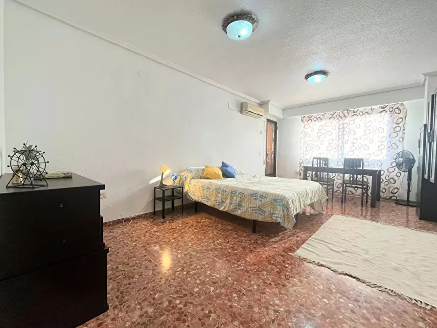 Immagine 1 di Camera in affitto  in Calle del Veinticinco de Abril a Moncada