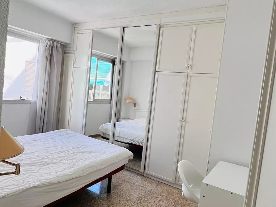 Immagine 1 di Camera in affitto  in Carrer Pintor Aparicio a Alicante/Alacant