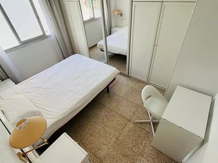 Immagine 2 di Camera in affitto  in Carrer Pintor Aparicio a Alicante/Alacant