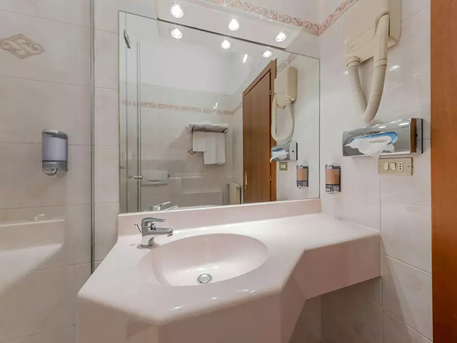 Immagine 8 di Camera in affitto  in Corso Felice Cavallotti a Novara