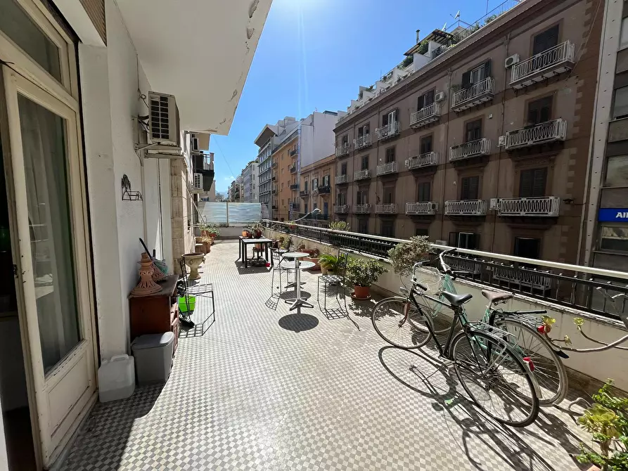 Immagine 1 di Camera in affitto  in Via Mariano Stabile a Palermo