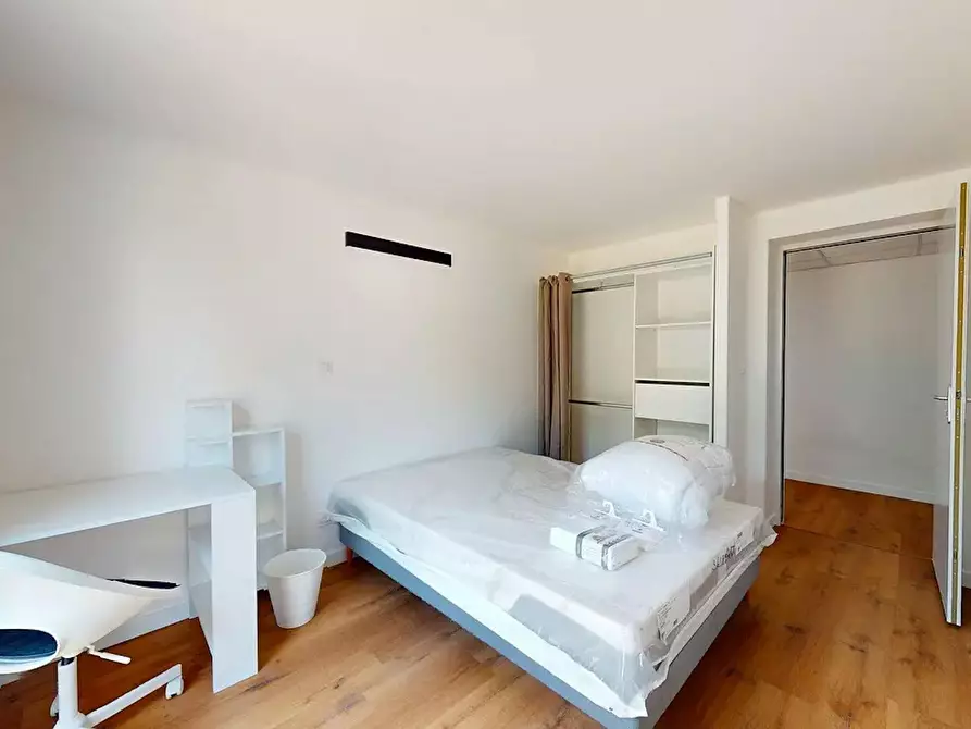 Immagine 1 di Camera in affitto  in Avenue Salvador Allende a Saint-Priest