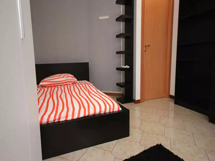 Immagine 3 di Camera in affitto  in Via Ulisse Salis a Milano