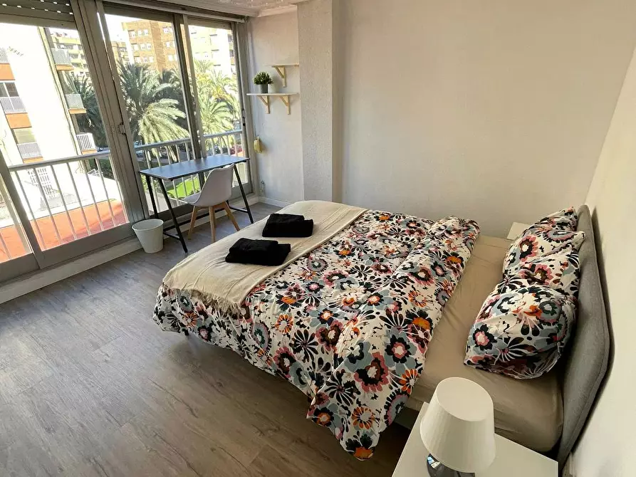 Immagine 6 di Camera in affitto  in Avinguda del Doctor Tomàs Sala a Valencia