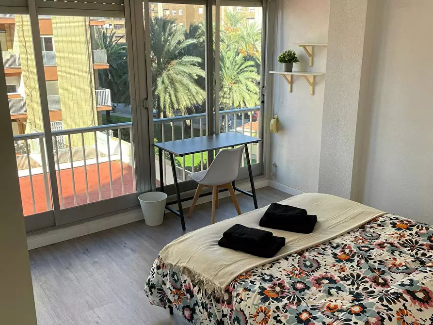 Immagine 9 di Camera in affitto  in Avinguda del Doctor Tomàs Sala a Valencia