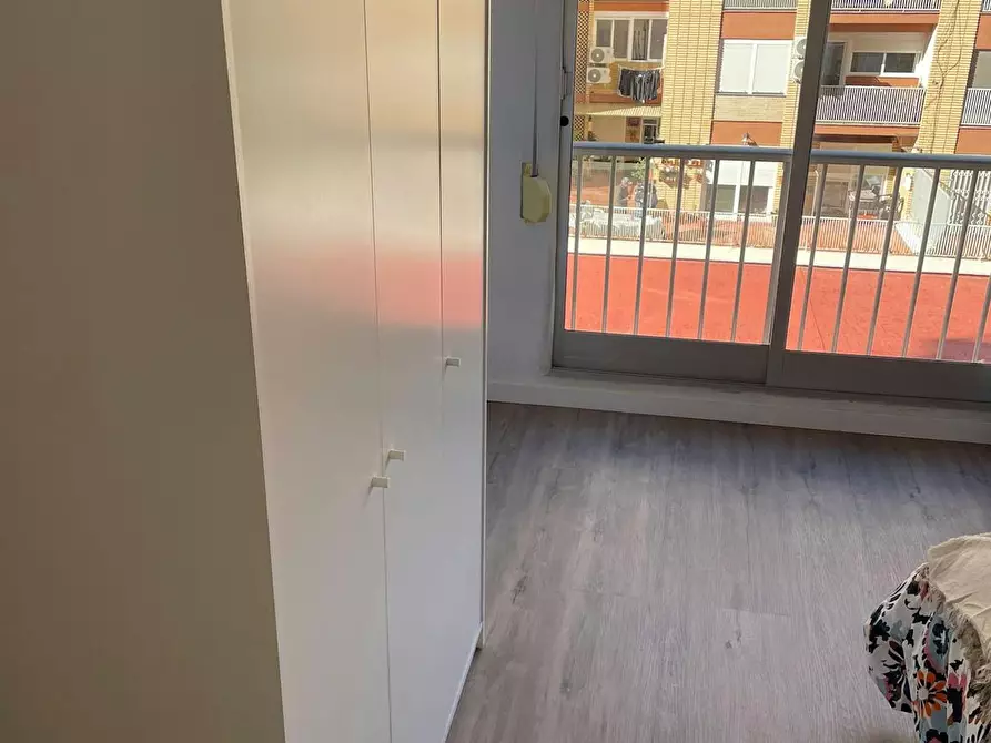 Immagine 8 di Camera in affitto  in Avinguda del Doctor Tomàs Sala a Valencia
