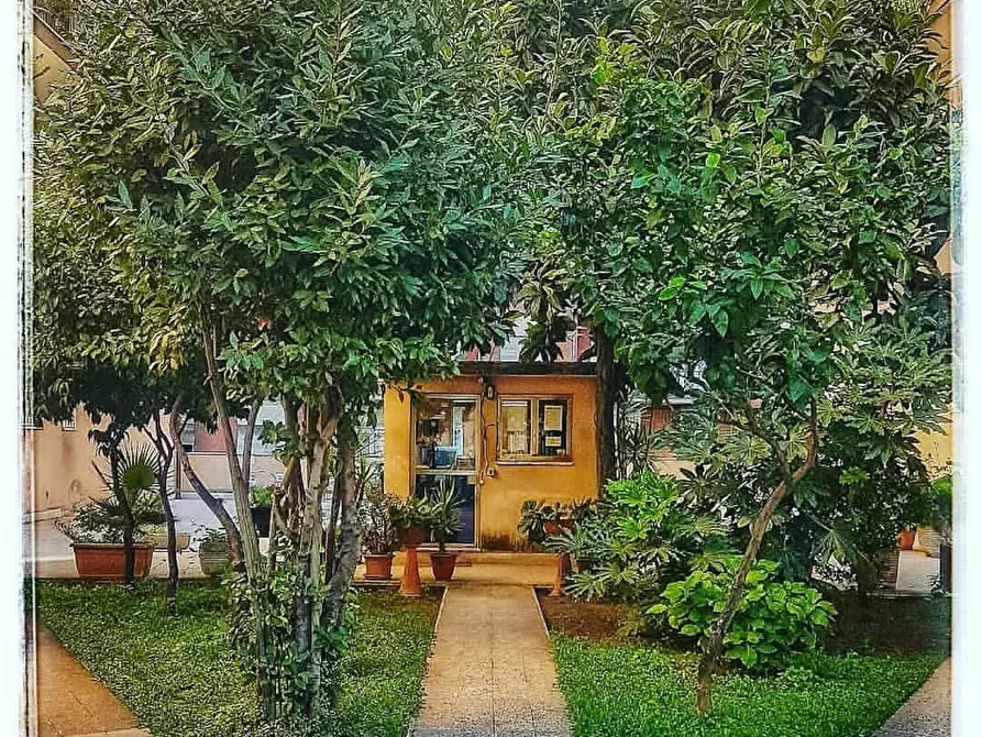 Immagine 9 di Casa indipendente in affitto  in Via Calpurnio Pisone a Roma