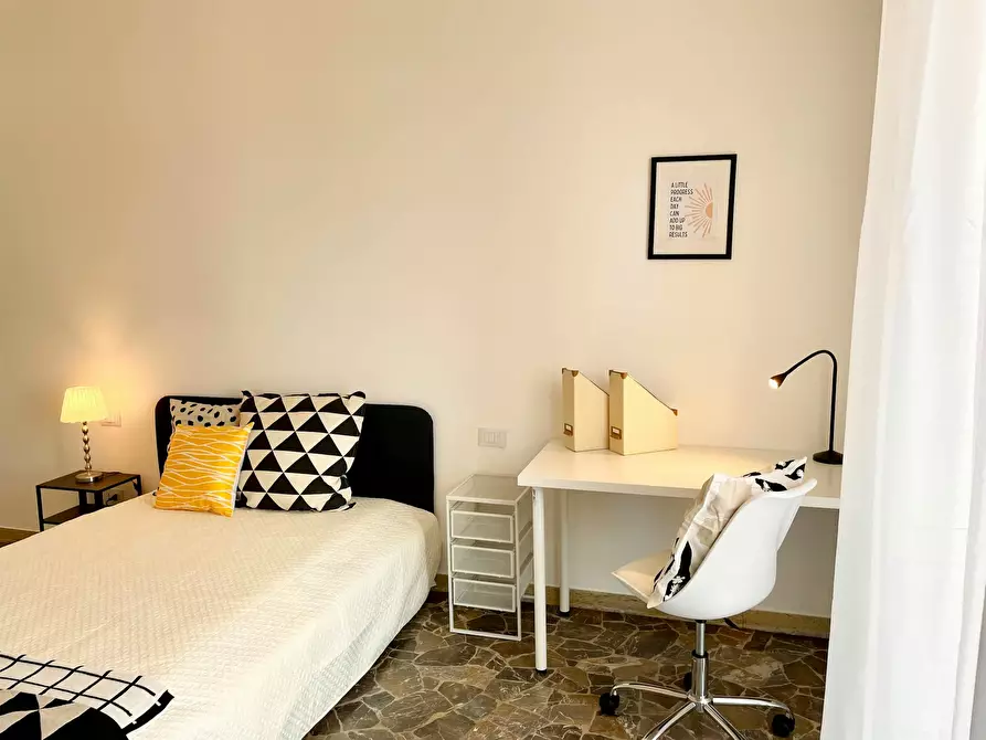 Immagine 2 di Camera in affitto  in Via Quintino Sella a Firenze