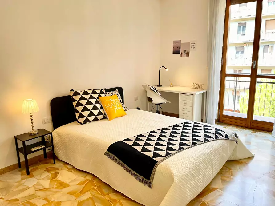 Immagine 1 di Camera in affitto  in Via Caduti di Cefalonia a Firenze