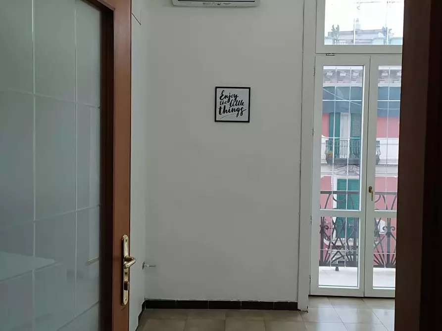Immagine 1 di Camera in affitto  in Via Cesare Rosaroll a Napoli