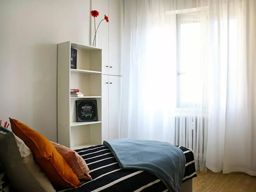 Immagine 3 di Camera in affitto  in Via Mantova a Brescia