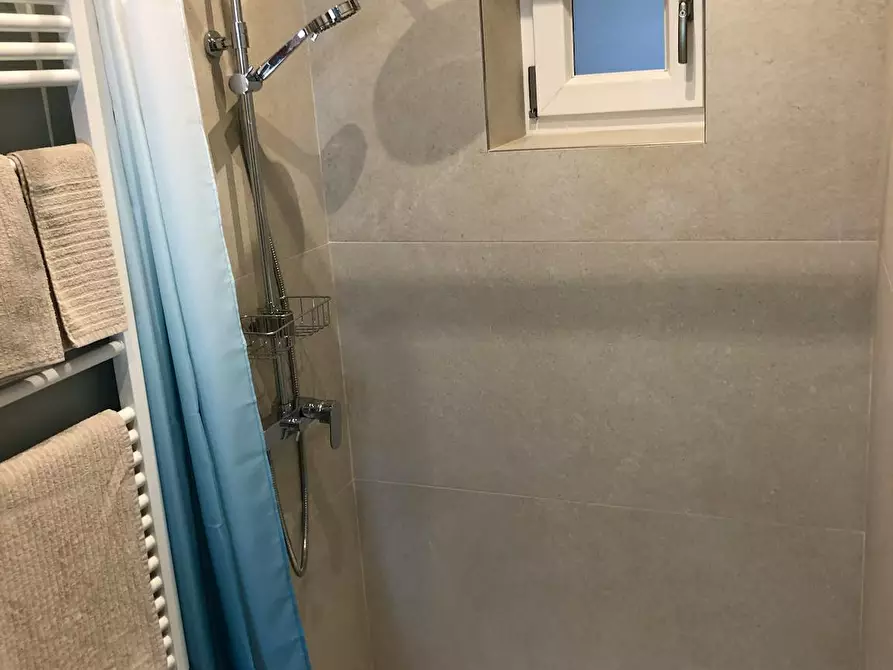 Immagine 2 di Camera in affitto  in Via Udine a Trieste