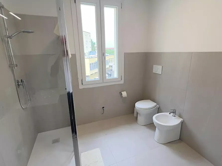 Immagine 8 di Camera in affitto  in Via Vignolese a Modena