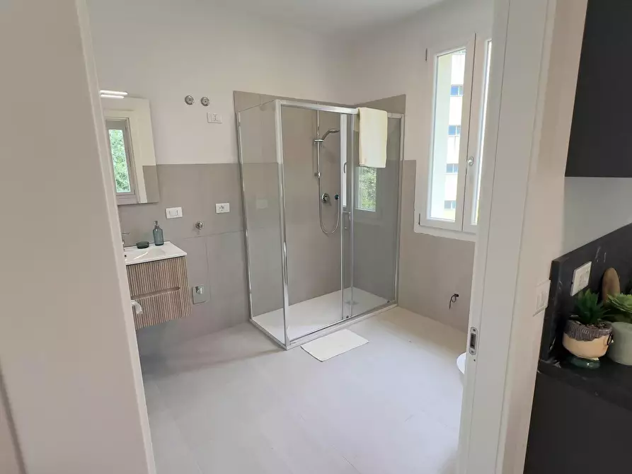 Immagine 6 di Camera in affitto  in Via Vignolese a Modena