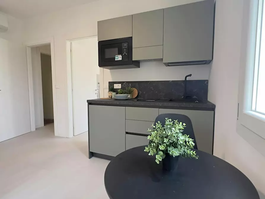 Immagine 5 di Camera in affitto  in Via Vignolese a Modena