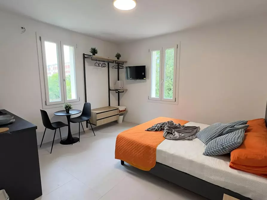 Immagine 2 di Camera in affitto  in Via Vignolese a Modena