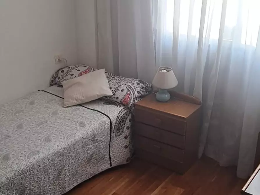 Immagine 1 di Camera in affitto  in Carrer de Sant Joan de Déu a Valencia