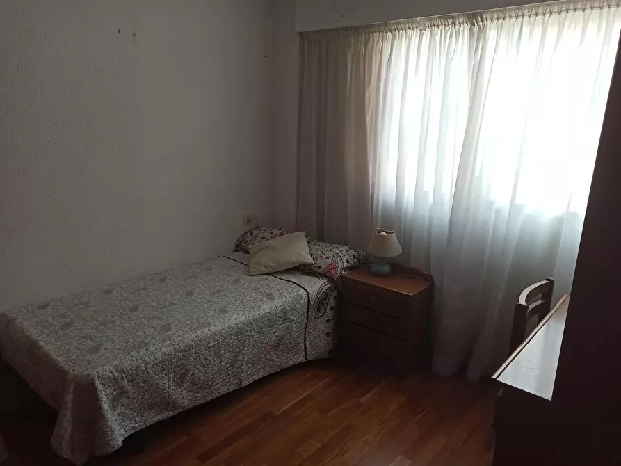 Immagine 2 di Camera in affitto  in Carrer de Sant Joan de Déu a Valencia