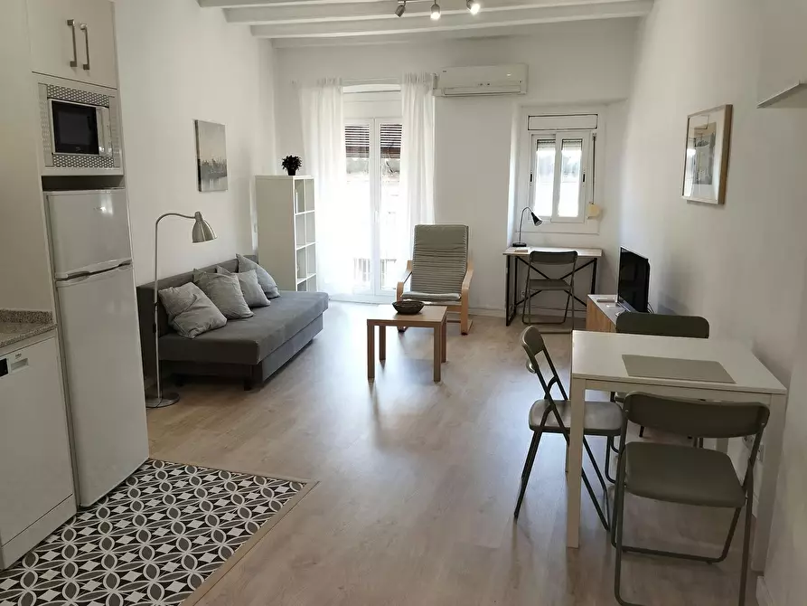 Immagine 3 di Appartamento in affitto  in Carrer de l'Hospital a Barcelona
