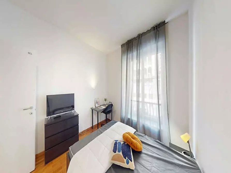 Immagine 6 di Camera in affitto  in Viale Tunisia a Milano