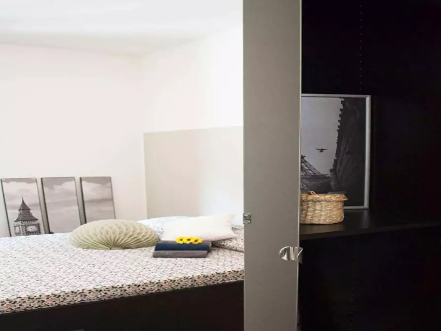 Immagine 10 di Camera in affitto  in Viale Tunisia a Milano