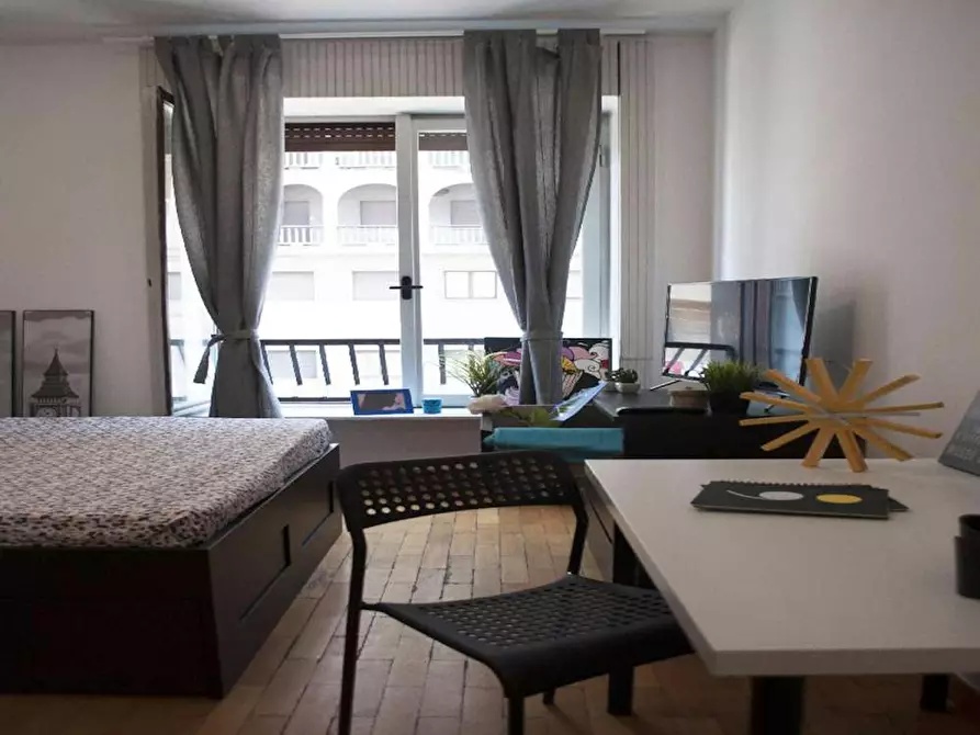 Immagine 7 di Camera in affitto  in Viale Tunisia a Milano