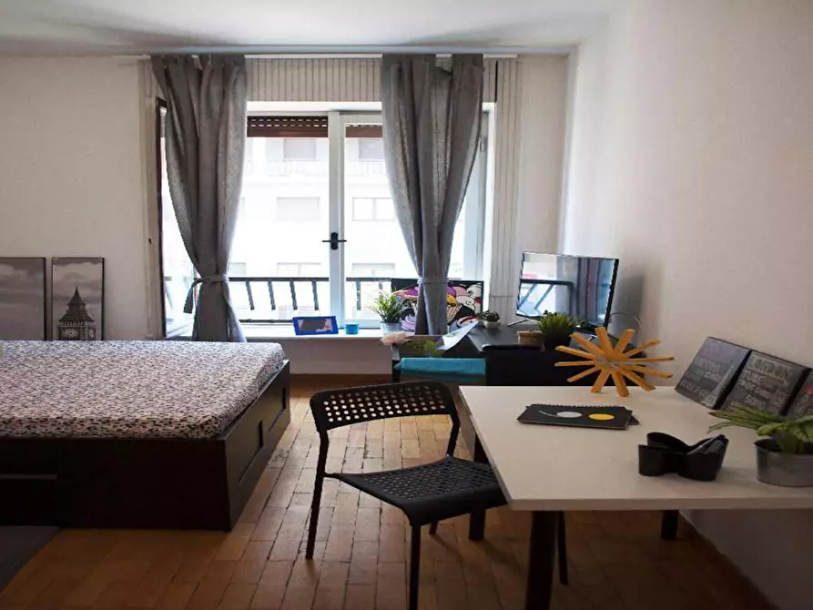 Immagine 9 di Camera in affitto  in Viale Tunisia a Milano