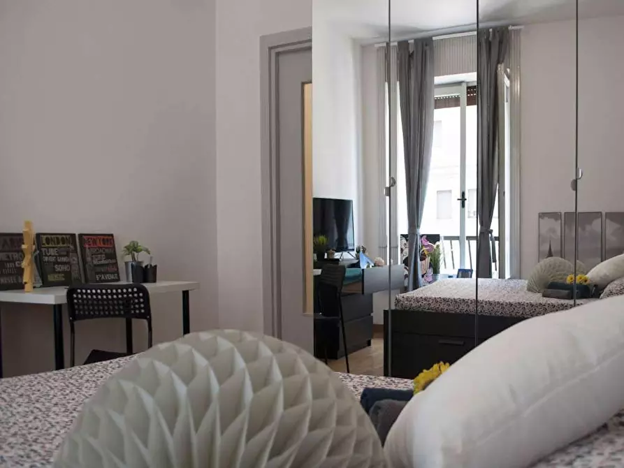 Immagine 5 di Camera in affitto  in Viale Tunisia a Milano