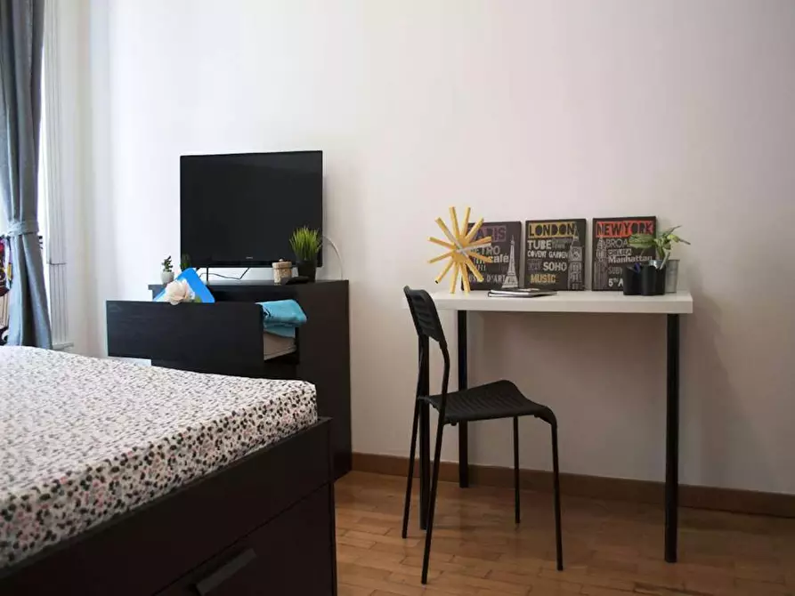 Immagine 8 di Camera in affitto  in Viale Tunisia a Milano