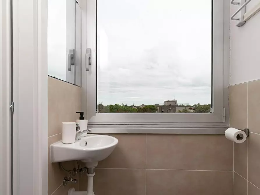 Immagine 8 di Appartamento in affitto  in Viale Principe Amedeo a Rimini