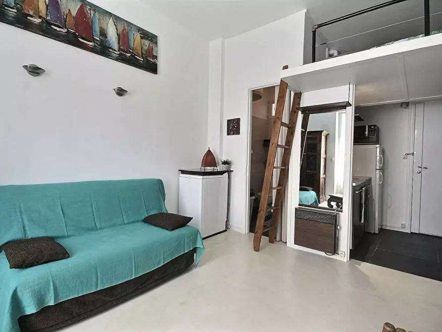 Immagine 1 di Appartamento in affitto  in Rue Claude Tillier a Paris