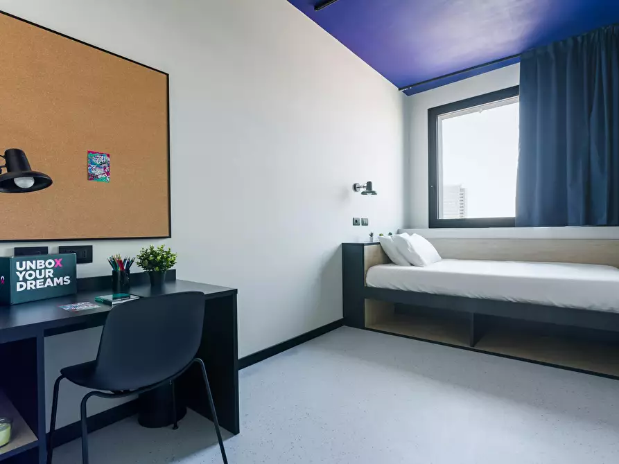 Immagine 8 di Camera in affitto  in Via Galileo Ferraris a Napoli