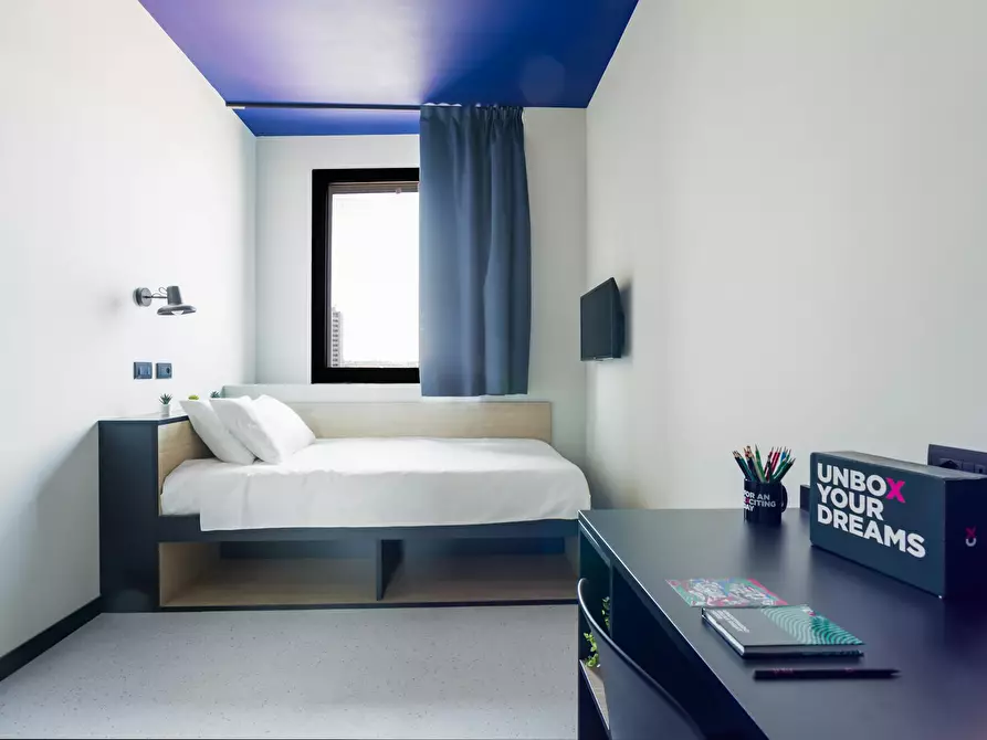 Immagine 2 di Camera in affitto  in Via Galileo Ferraris a Napoli