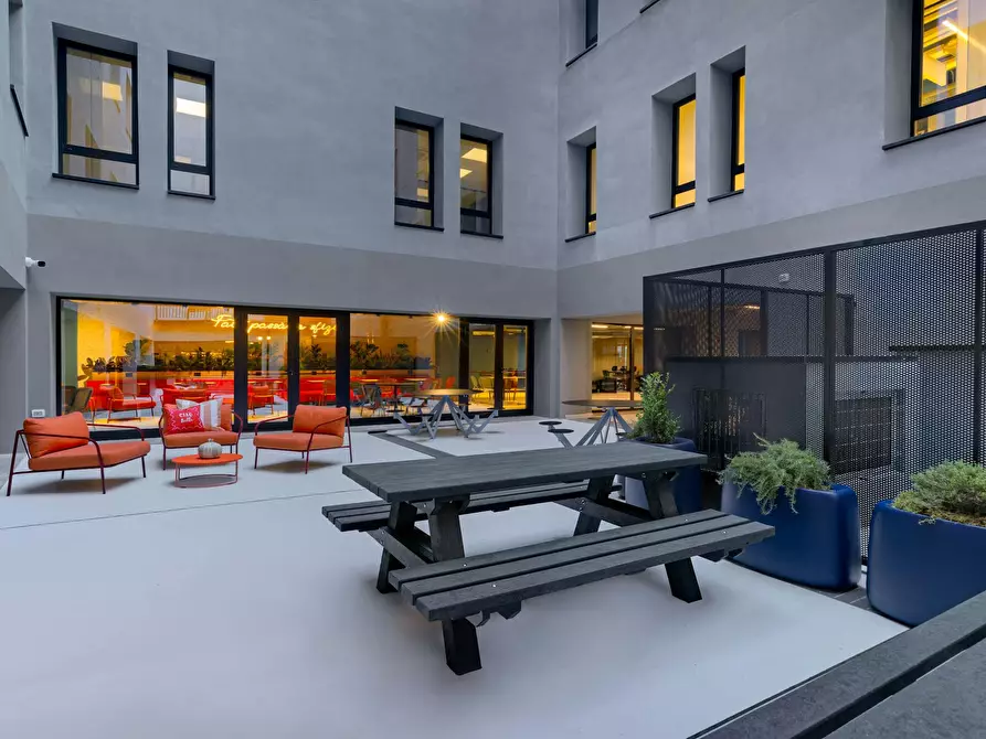 Immagine 10 di Camera in affitto  in Via Galileo Ferraris a Napoli