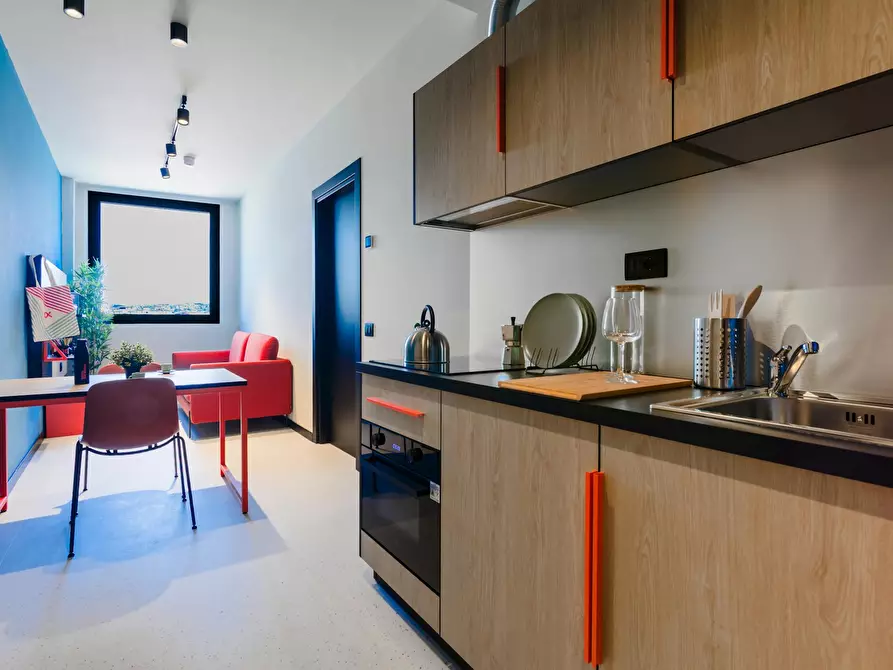 Immagine 1 di Camera in affitto  in Via Galileo Ferraris a Napoli