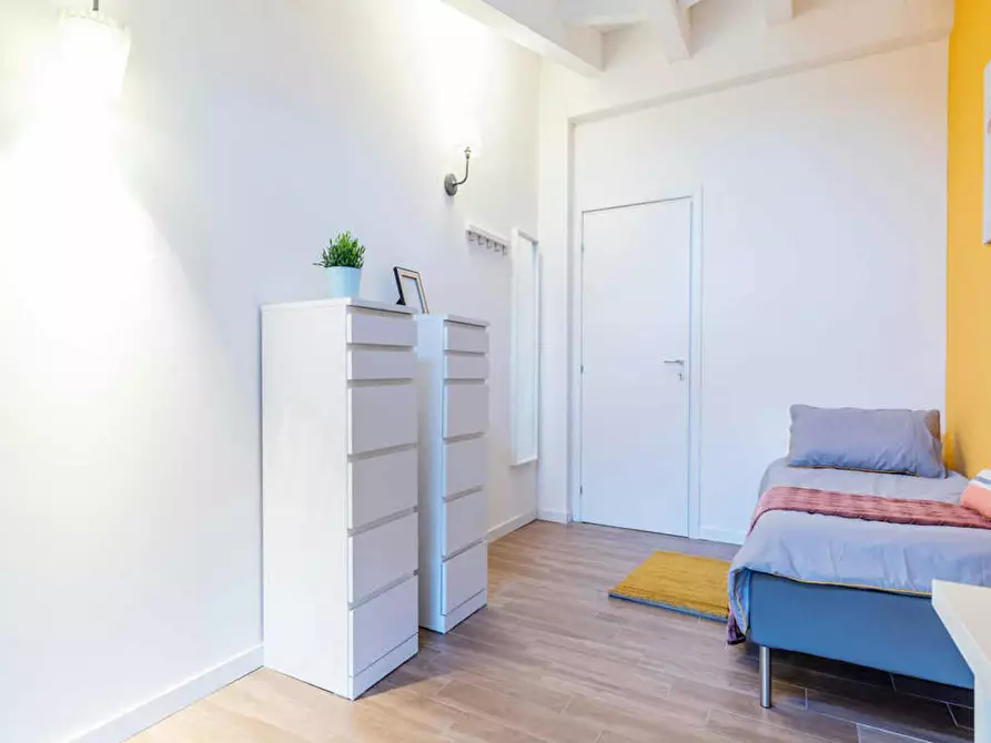 Immagine 6 di Camera in affitto  in Viale Alfredo Oriani a Bologna