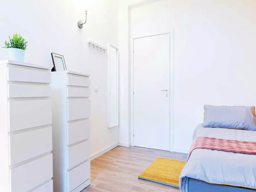 Immagine 8 di Camera in affitto  in Viale Alfredo Oriani a Bologna