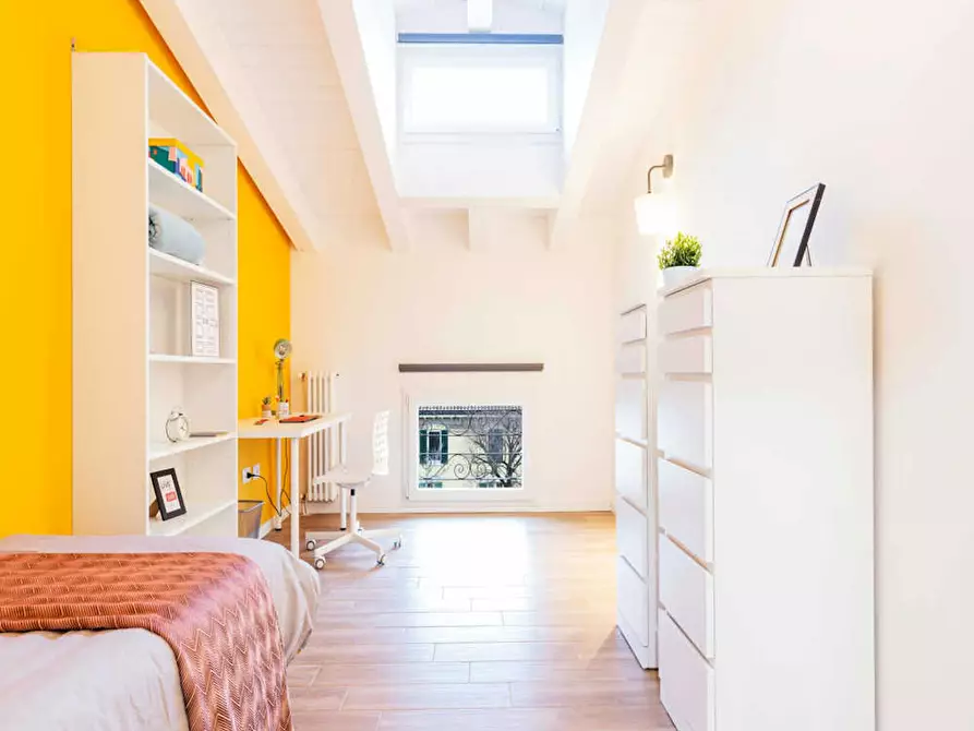 Immagine 1 di Camera in affitto  in Viale Alfredo Oriani a Bologna